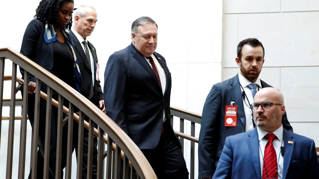 Ministr Pompeo přichází na jednání se senátory k případu Chášakdží