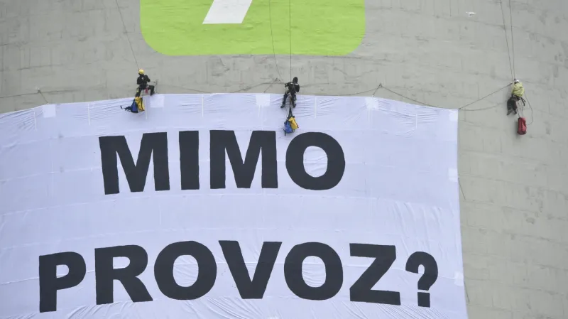 Aktivisté začali odstraňovat transparenty a končí svůj protest ve Chvaleticích