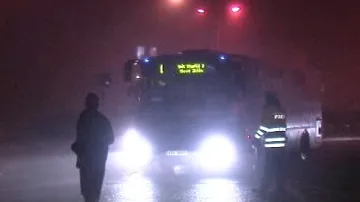 Policisté zastavují autobus