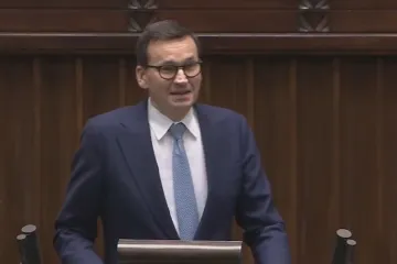 Morawiecki ustupuje Bruselu ve sporu o podobu právního státu. Ve vládnoucí koalici to vře