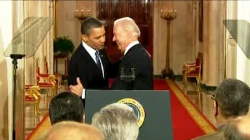 Barack Obama a Joe Biden při slavnostním podpisu zdravotní reformy