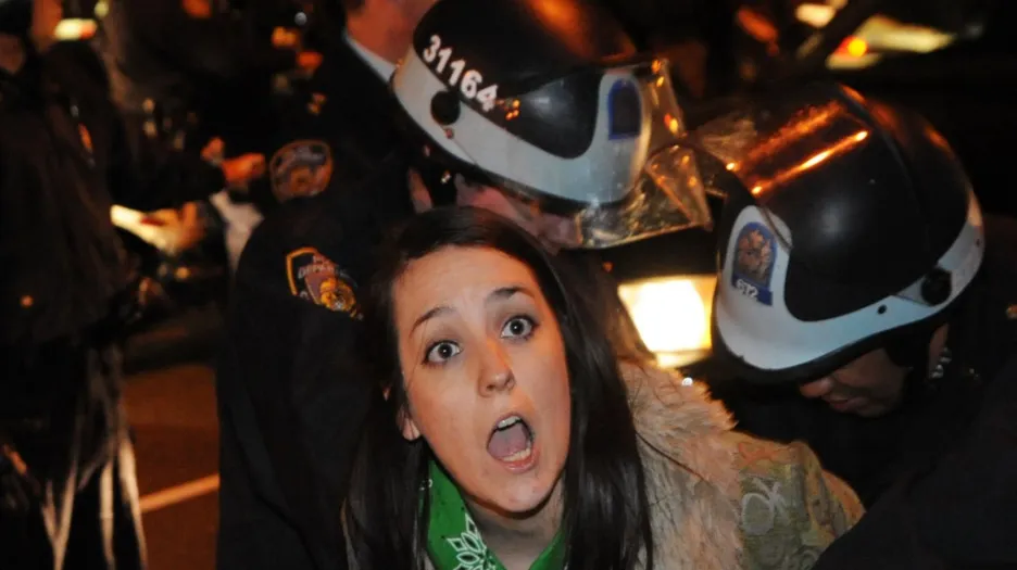 Zatýkání demonstrantů hnutí Okupujte Wall Street