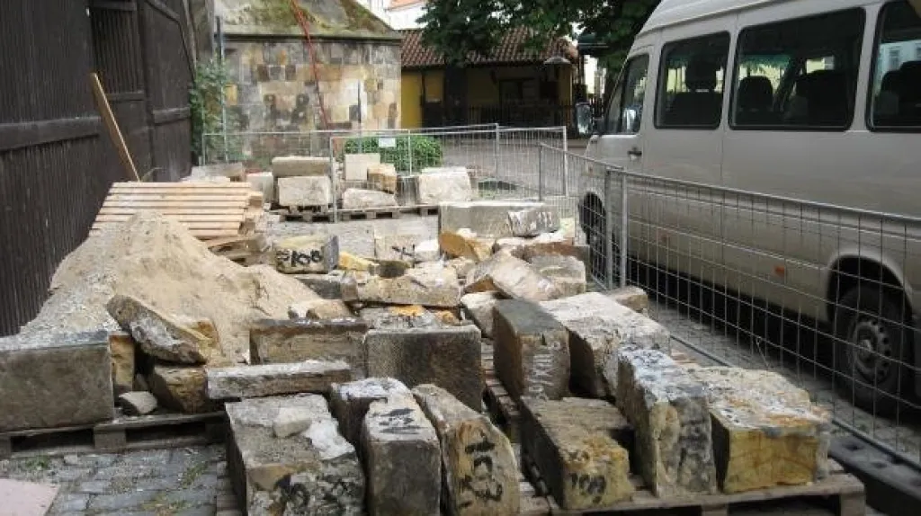 Rekonstrukce Karlova mostu