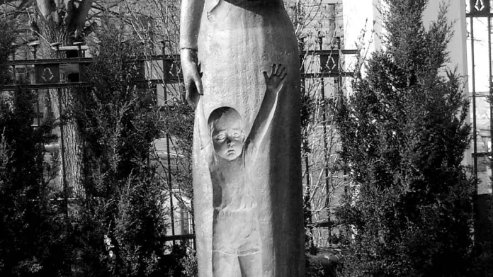Kladenská socha Lidické matky