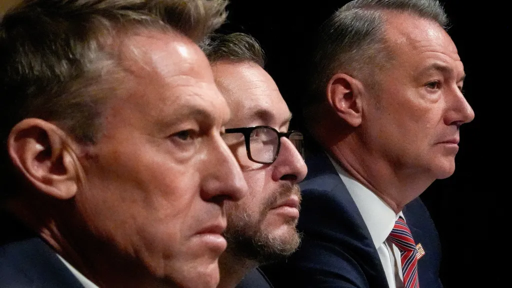 Úřadující ředitel ICE Todd Lyons, šéf CBP Rodney Scott a ředitel USCIS Joseph Edlow