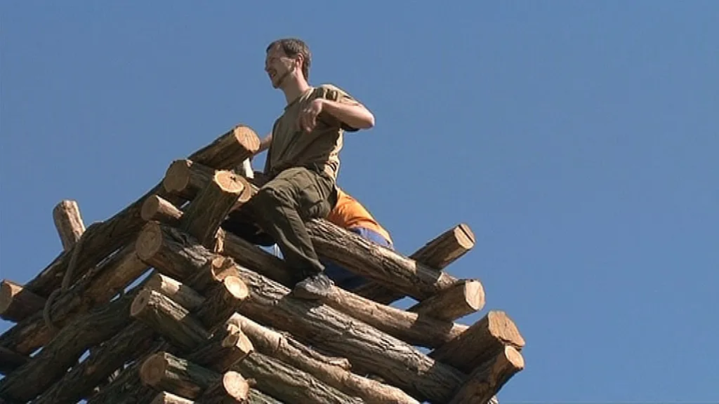 Přípravy na pálení čarodějnic v Pravicích