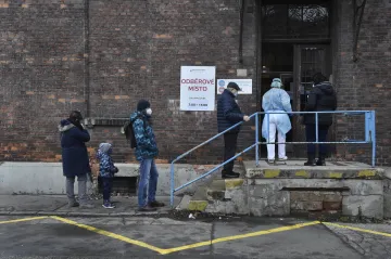 Rizikové skóre se drží na 68 bodech, rozvolnění se ale nechystá. Situace je kritická hlavně v nemocnicích