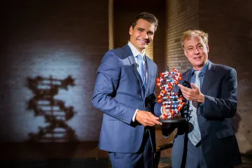 Život mohl vzniknout na Marsu, říká vědec, který vytvořil první umělé geny