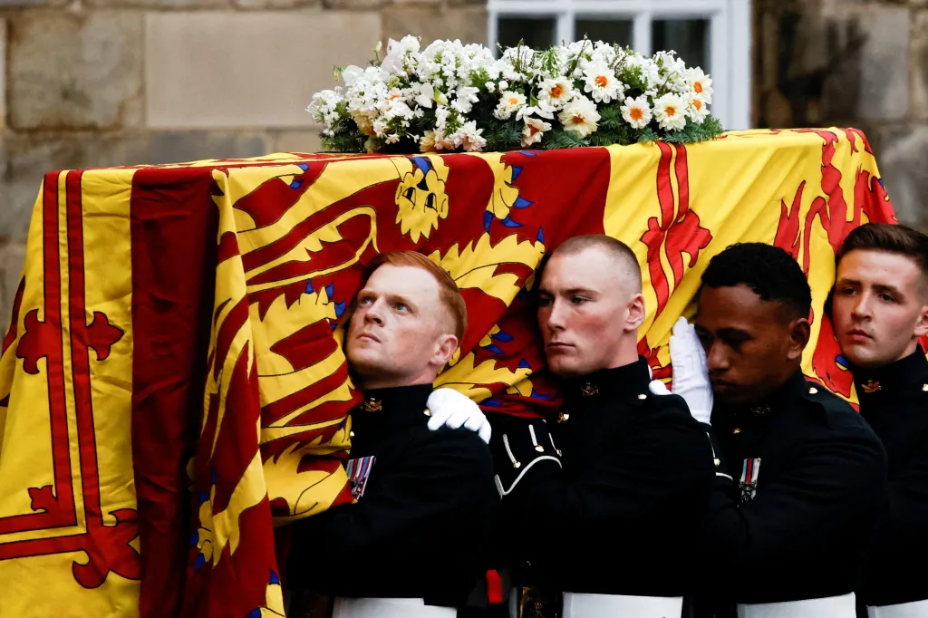 Státní pohřeb se konal 19. prosince ve Westminsterském opatství