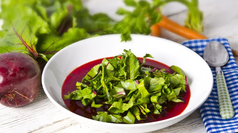 Polský boršč z červené řepy