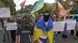Ukrajinští demonstranti žádají posily pro vojáky