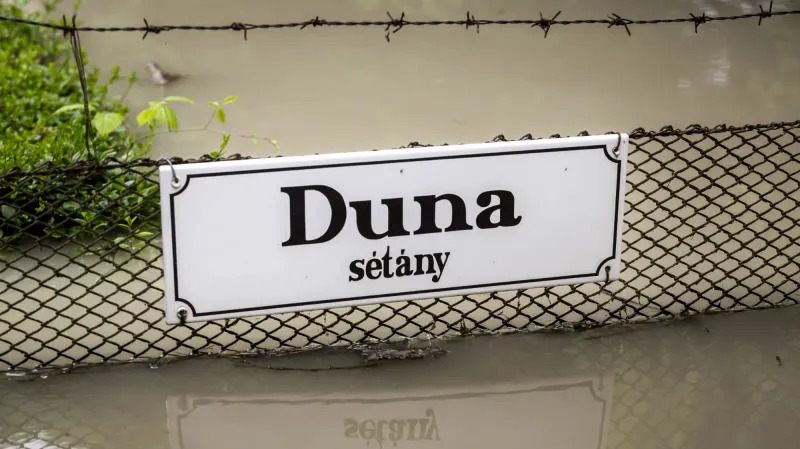 Voda zaplavuje oblasti severně od Budapešti