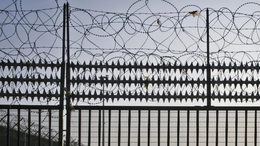 Bariéra proti nelegálním imigrantům v Dunkerquu