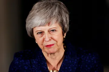 Theresa Mayová odchází. Britskou premiérku položil brexit, který si původně nepřála