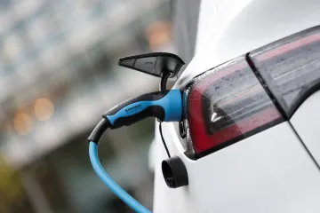 EK zmírnila plán na zákaz prodeje automobilů se spalovacími motory