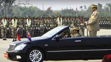 Vojenská přehlídka v Barmě
