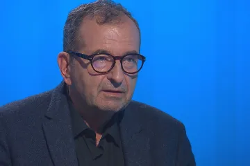 To, jak se cítíme, nekoreluje s tím, jak se objektivně máme, připomíná Höschl