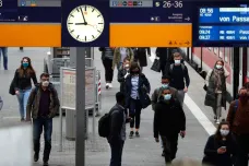 V Německu skončila povinnost nosit roušky v dálkové dopravě