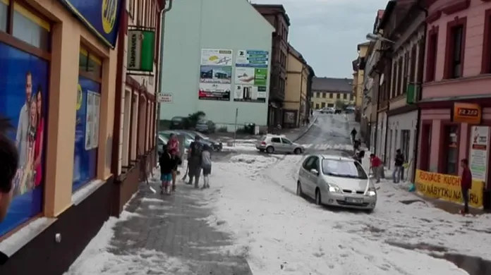 Česko zažilo bouřky doprovázené kroupami a vydatnými dešti