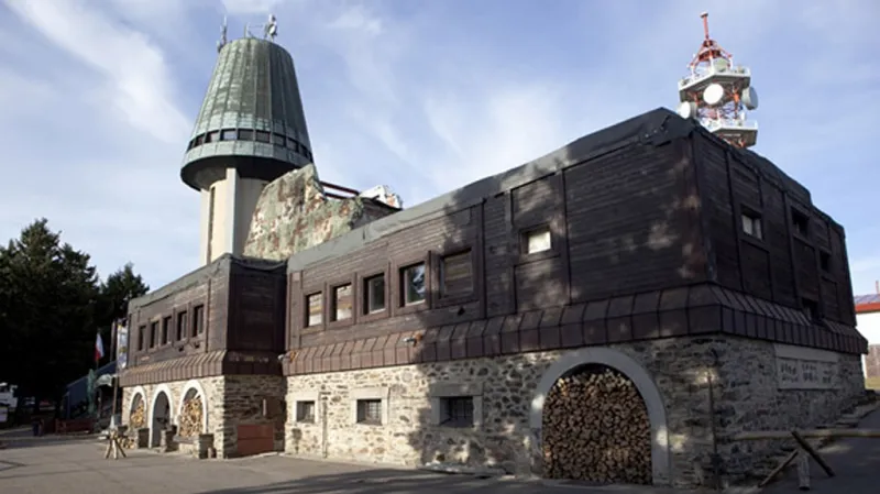 Kramářova chata po požáru v roce 2003