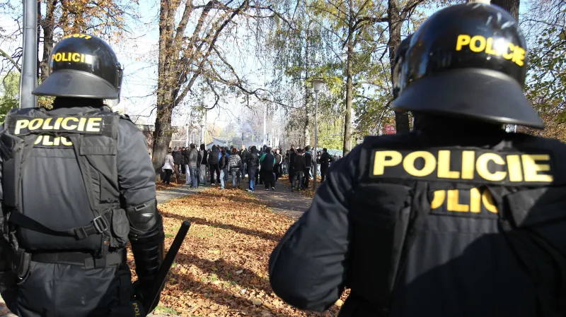 Policisté střeží demonstraci v Ostravě