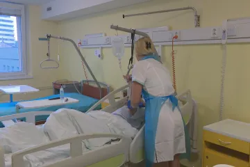 Za nedostatek zdravotních sester nejvíc může fyzická náročnost, ukazuje výzkum 