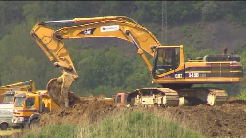 Začíná dostavba D8