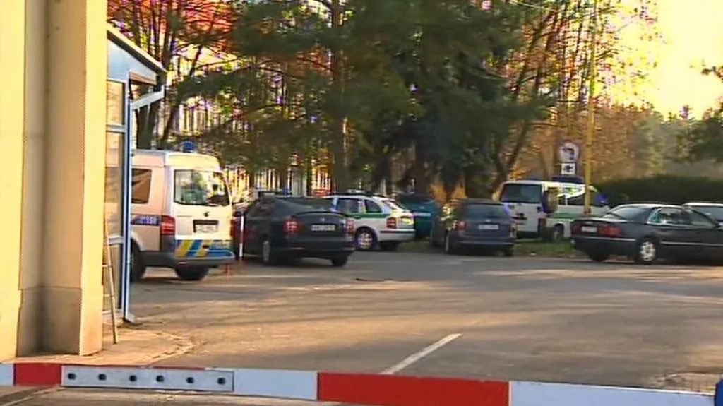 Policie v areálu Aircraft Industries