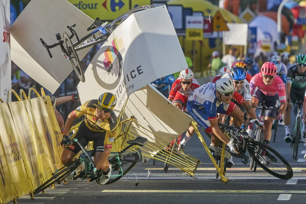 Třetí místo v sekci Sport: Tomasz Markowski se snímkem Tour of Poland Cycling Crash (Pád na Tour of Poland)