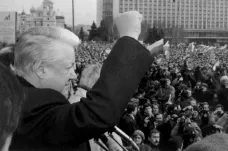 Před třiceti lety Jelcin zaujal místo prvního ruského prezidenta, odstartoval kariéru plnou zvratů