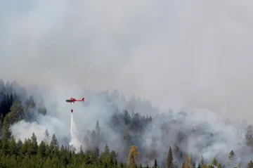 S požáry od polárního kruhu po břehy Baltského moře bojují hasiči z více zemí Evropy