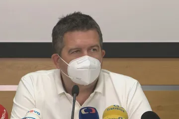 O dalším testování ve školách musí vláda rozhodnout do konce týdne, řekl Hamáček