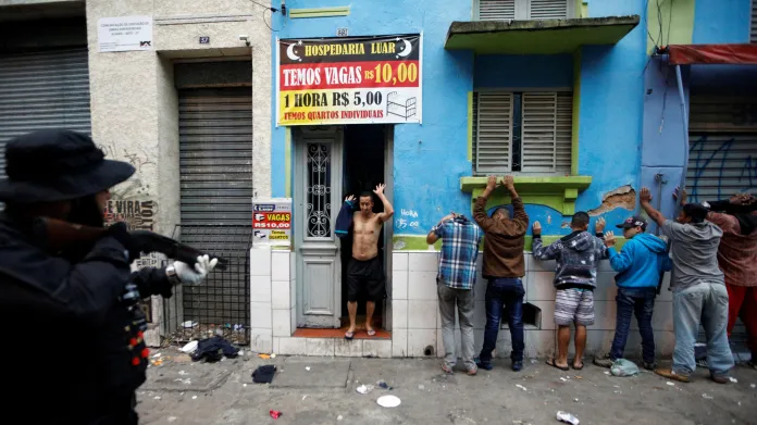 Zásah policie v drogové čtvrti Sao Paula