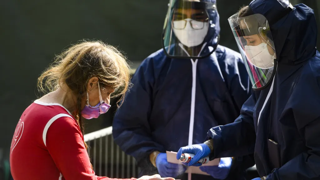 Odebírání vzorků pro testování kolektivní imunity