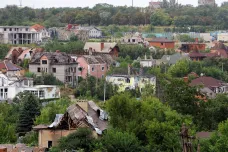 Symbol ukrajinského odporu v troskách. Obyvatelé Mariupolu přežívají pod ruskou okupací
