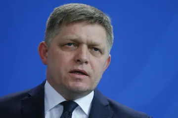 Fico chce chránit svobodu tisku, Kisku znovu obvinil ze spiknutí se Sorosem. Pomátl se, píše slovenský tisk