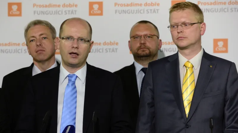 Zástupci ČSSD a lidovců informují o stavu jednání