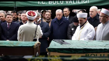 Pohřeb obětí z tureckého hotelu, který zachvátil požár