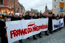 Varšavou pochodovaly tisíce talárů. Polské kolegy přijeli podpořit soudci z celé Evropy