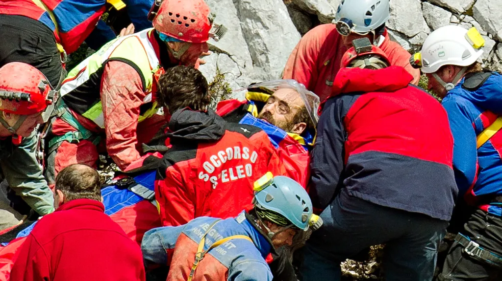 Vyproštěný speleolog Johann Westhauser