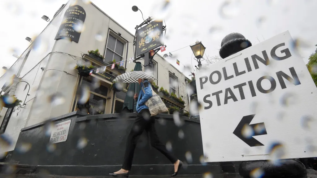 Deštivě počasí v Londýně v den referenda o setrvání Británie v EU