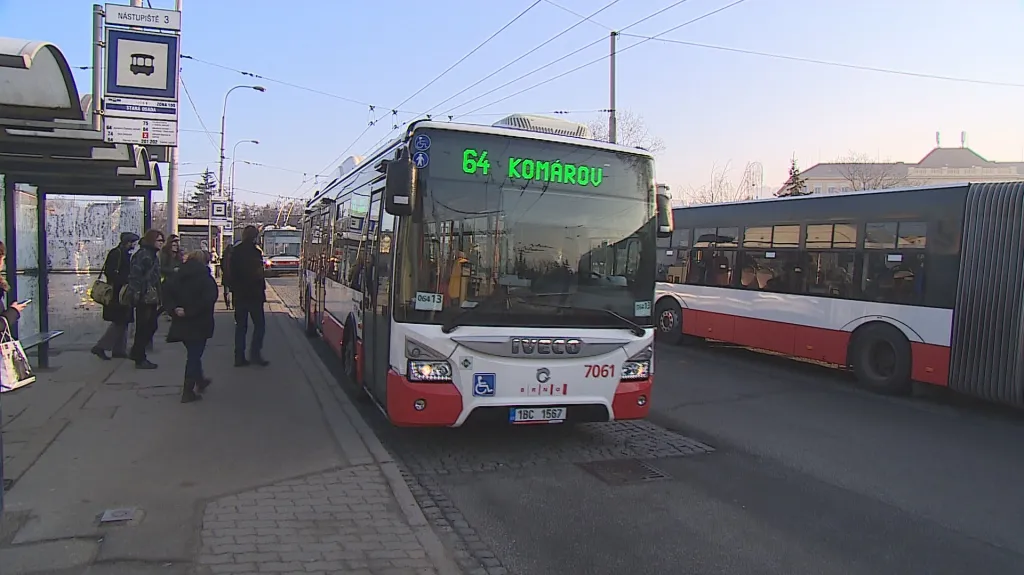 Někteří lidé v Brně jezdili bez jízdenky. Mysleli si, že je doprava zdarma