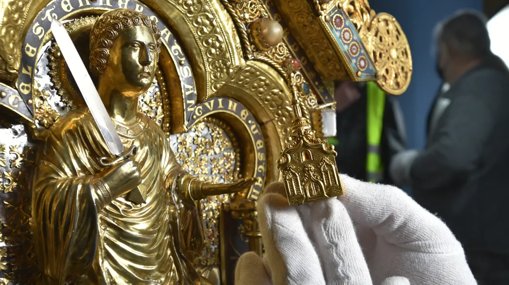 Čištění relikviáře sv. Maura
