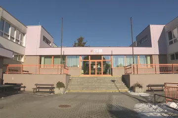 Falešný policista vylákal ze školy v Blansku miliony. Podvodníkům pomáhá i AI