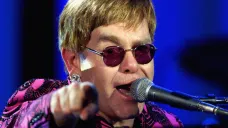 Elton John na koncertě v Madison Square Garden (2000)