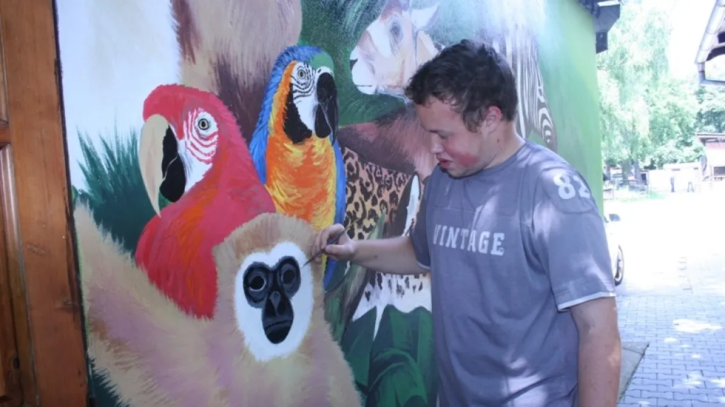 Petr Přikryl při práci v hodonínské zoo