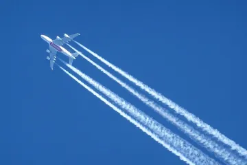 Konspirační teorie zvyšují pocit ohrožení a sráží důvěru v instituce, ukázal slovenský výzkum