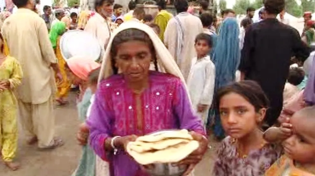 Po povodních jsou Pákistánci odkázáni na humanitární pomoc