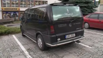 Vůz pohřební služby v Novém Městě na Moravě