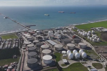 Rusům se daří dodávat ropu i do zemí, které na ně uvalily sankce. Klíčem jsou dokumenty třeba z Turecka